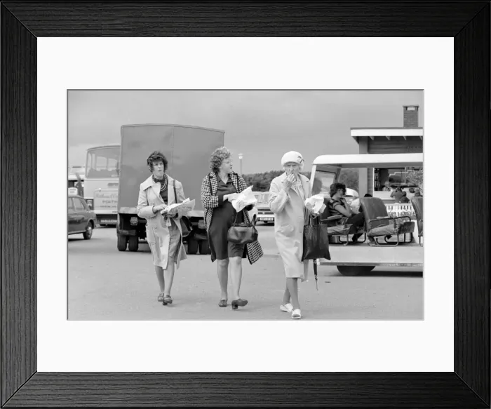 Framed Print : Old ladies enjoying fish and chips during a day out to the beach at Trecco Bay Framed Print : Old ladies enjoying fish and chips during a day out to the beach at Trecco Bay