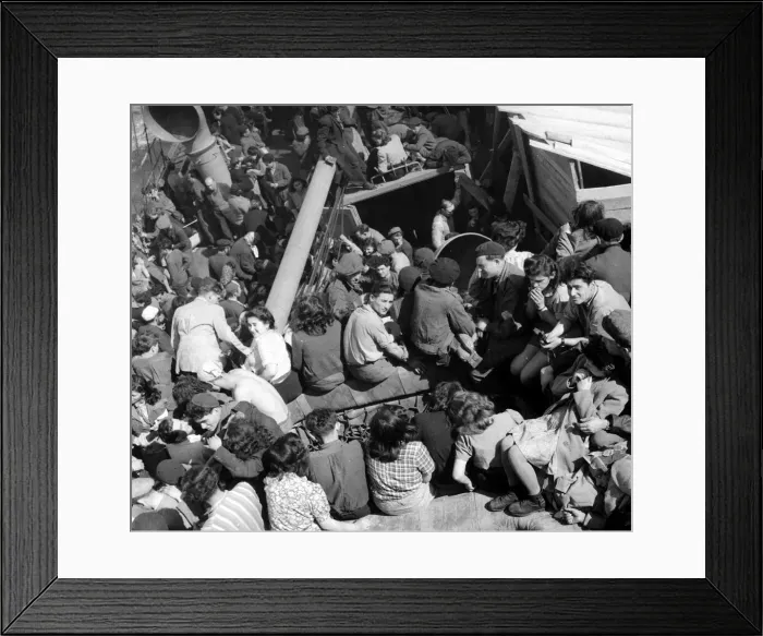 Framed Print : Jewish Refugees return home to Israel 1947 packed on ships