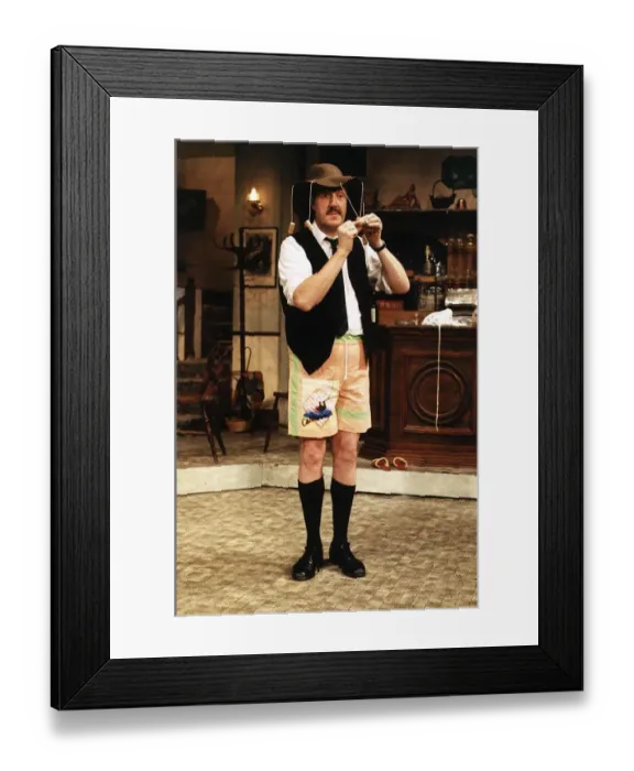 Framed Print : Gorden Kaye Actor stars in Allo Allo BBC TV series A©Mirrorpix