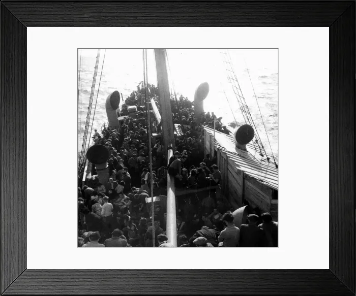 Framed Print : Jewish refugees return home on ships to Israel. 1947 Framed Print : Jewish refugees return home on ships to Israel. 1947