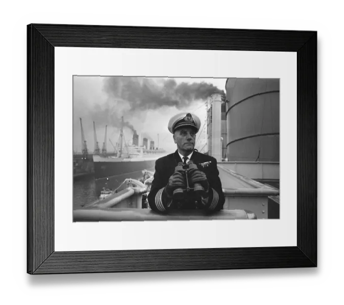 Framed Print : RMS Mauretania II arriving in Southampton for the last time after her final voyage Framed Print : RMS Mauretania II arriving in Southampton for the last time after her final voyage
