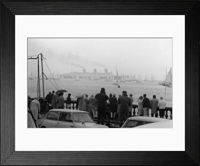 Framed Print : Cowes Week Isle of Wight Ships Cunard Line The Queen Mary passes through Framed Print : Cowes Week Isle of Wight Ships Cunard Line The Queen Mary passes through
