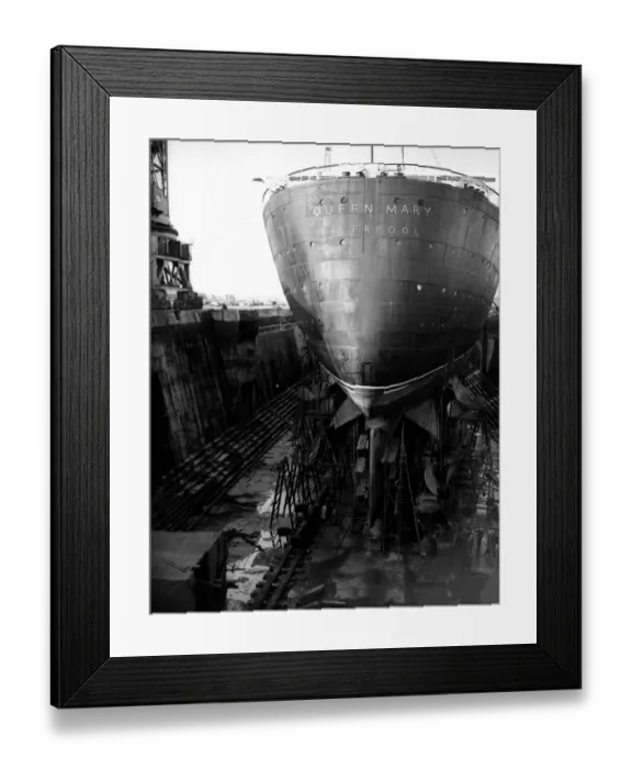 Framed Print : R. M.s Queen Mary - November 1949, repairs to keel Framed Print : R. M.s Queen Mary - November 1949, repairs to keel