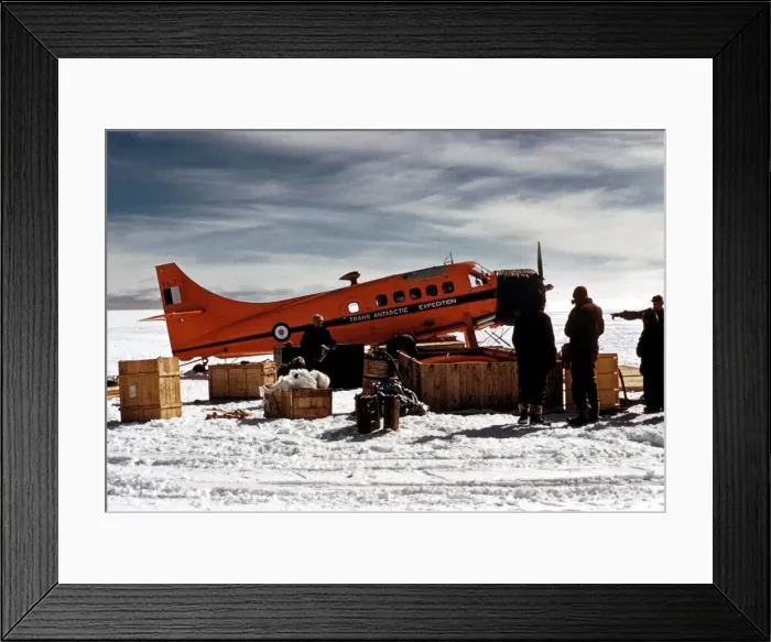 Framed Print : The Trans-Antarctic Expedition 1956-1958 - the group Framed Print : The Trans-Antarctic Expedition 1956-1958 - the group