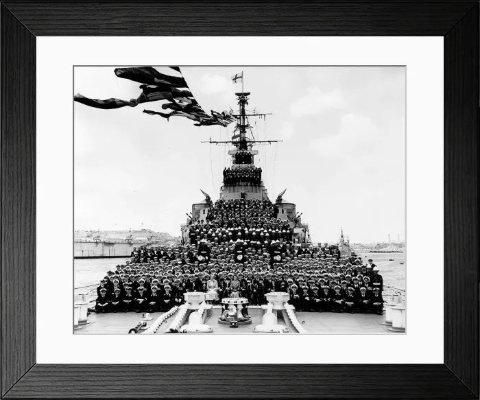 Framed Print : Lord Mountbatten poses for a photograph with Queen Elizabeth