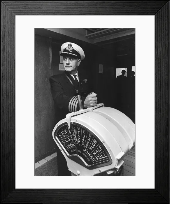 Framed Print : Ships Liners RMS Mauretania II November 1965, arriving in Southampton for the last time