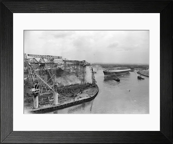 Framed Print : Ship Queen Elizabeth II - September 1967. Crowds gather as Queen Elizabeth launches