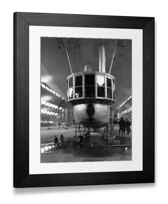 Framed Print : The gondalier of the Armstrong Whitworth R33 Airship inside it Framed Print : The gondalier of the Armstrong Whitworth R33 Airship inside it