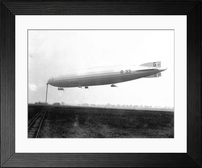 Framed Print : Armstrong Whitworth R33 Airship April 1925, docked to the mooring mast at Pulham in