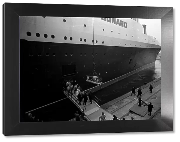 Ships - Queen Elizabeth - May 1960