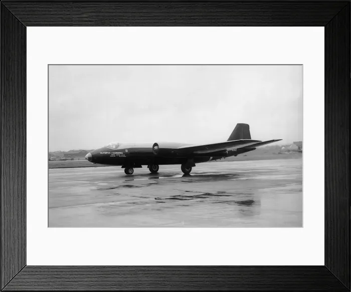 Framed Print : Record breaking English Electric Canberra B2 at the SBAC Farnborough Air Show 1954 Framed Print : Record breaking English Electric Canberra B2 at the SBAC Farnborough Air Show 1954