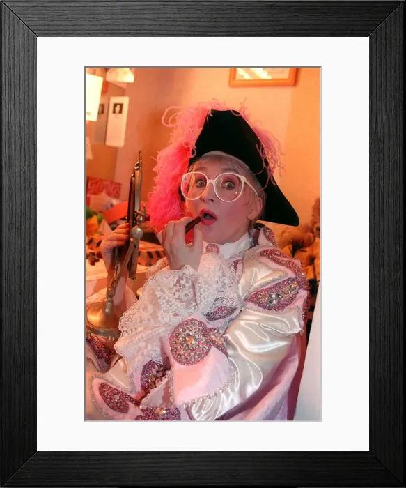 Framed Print : Su Pollard actress in the Bristol Hippodrome Panto 1990 A©Mirrorpix