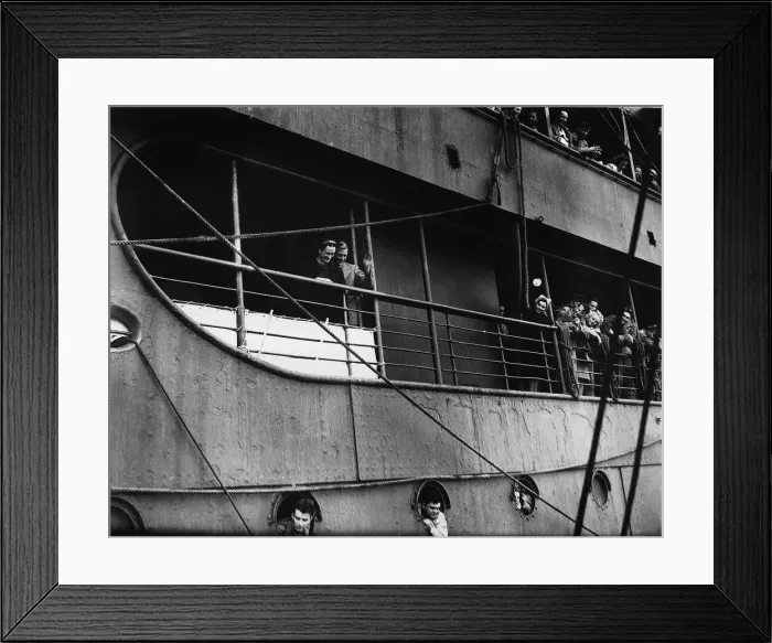 Framed Print : Duke & Duchess of Windsor aboard ship Argentina at Plymouth The war over