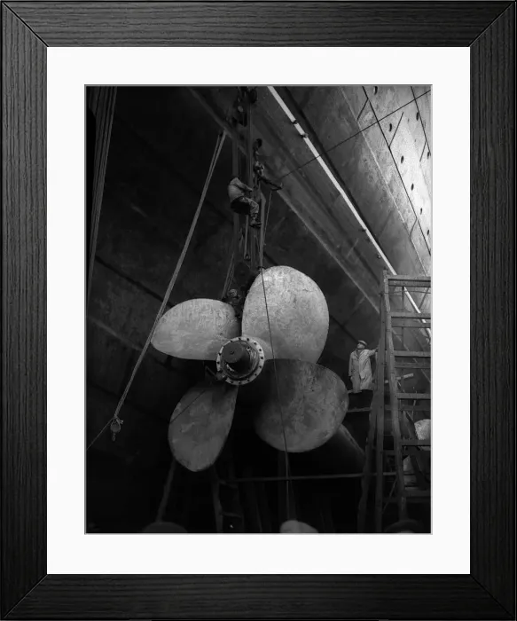 Framed Print : R. M.s Queen Mary - November 1949, repairs to keel Framed Print : R. M.s Queen Mary - November 1949, repairs to keel