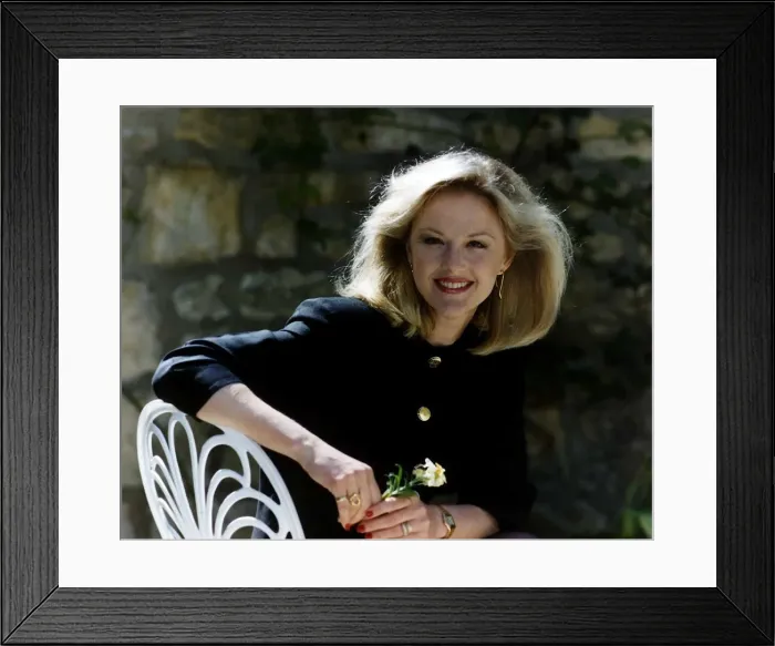 Framed Print : Gwen Humble Actress wife of Ian McShane dbase A©Mirrorpix Framed Print : Gwen Humble Actress wife of Ian McShane dbase A©Mirrorpix