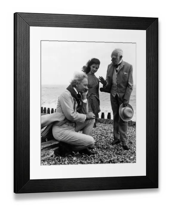 Framed Print : Alice in Wonderland TV programme from 1966 Sir Alec Guinness (L