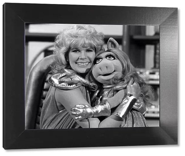 Loretta Swift and Miss Piggy from The Muppets 1980 TV programme