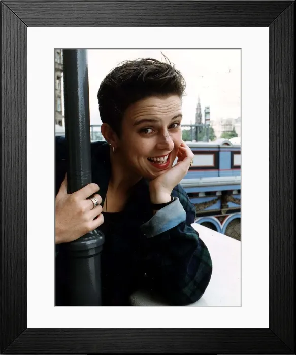 Framed Print : Rhona Campbell comp winner comedienne August 1992 A©mirrorpix Framed Print : Rhona Campbell comp winner comedienne August 1992 A©mirrorpix