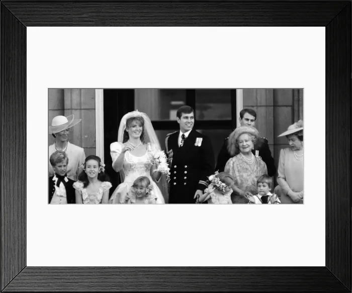 Framed Print : Queen Mother with Duke and Duchess of York on the balcony at Buckingham Palace after