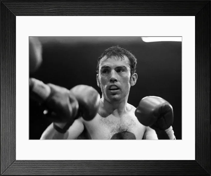 Framed Print : Alan Minter vs Rudy Robles February 1979 Boxing Alan Minter Britains European Framed Print : Alan Minter vs Rudy Robles February 1979 Boxing Alan Minter Britains European