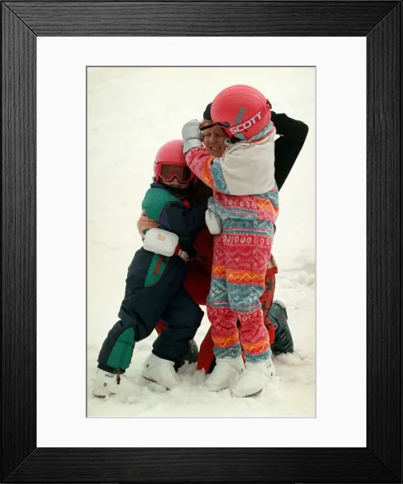 Framed Print : Duchess of York with Princess Beatrice Eugenie and on the slope of Verbier the day after Framed Print : Duchess of York with Princess Beatrice Eugenie and on the slope of Verbier the day after