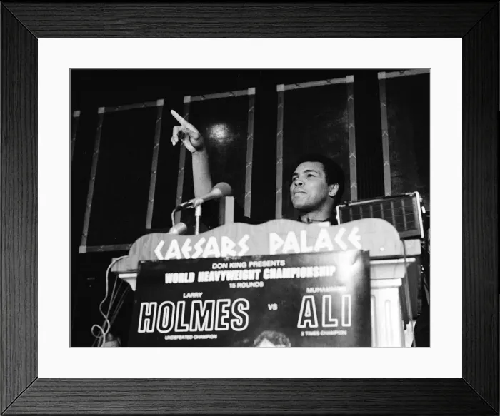 Framed Print : Muhammad Ali ahead of his world heavyweight title comeback fight against WBC Champion Framed Print : Muhammad Ali ahead of his world heavyweight title comeback fight against WBC Champion