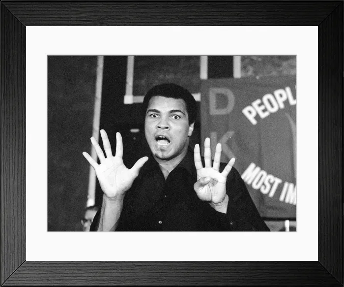 Framed Print : Muhammad Ali ahead of his world heavyweight title comeback fight against WBC Champion