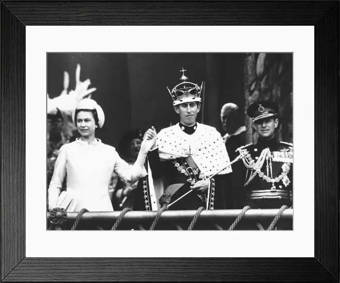 Framed Print : Investiture of Prince Charles at Caernarfon Castle with Queen Elizabeth