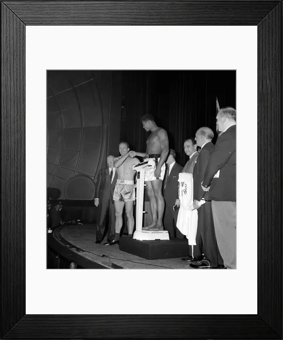 Framed Print : American world champion heavyweight boxer Muhammad Ali, formerly known as Cassius Clay Framed Print : American world champion heavyweight boxer Muhammad Ali, formerly known as Cassius Clay