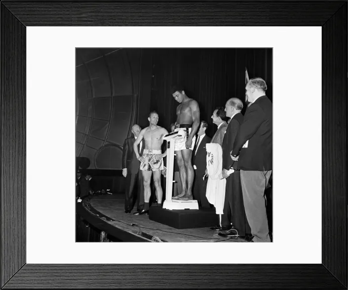 Framed Print : American world champion heavyweight boxer Muhammad Ali, formerly known as Cassius Clay Framed Print : American world champion heavyweight boxer Muhammad Ali, formerly known as Cassius Clay