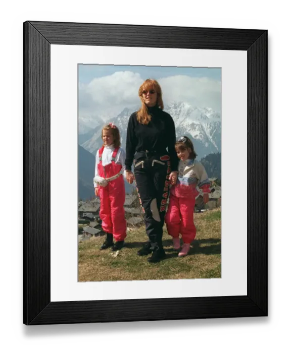 Framed Print : Sarah Ferguson with her children enjoying the Alps. April 1996 Framed Print : Sarah Ferguson with her children enjoying the Alps. April 1996