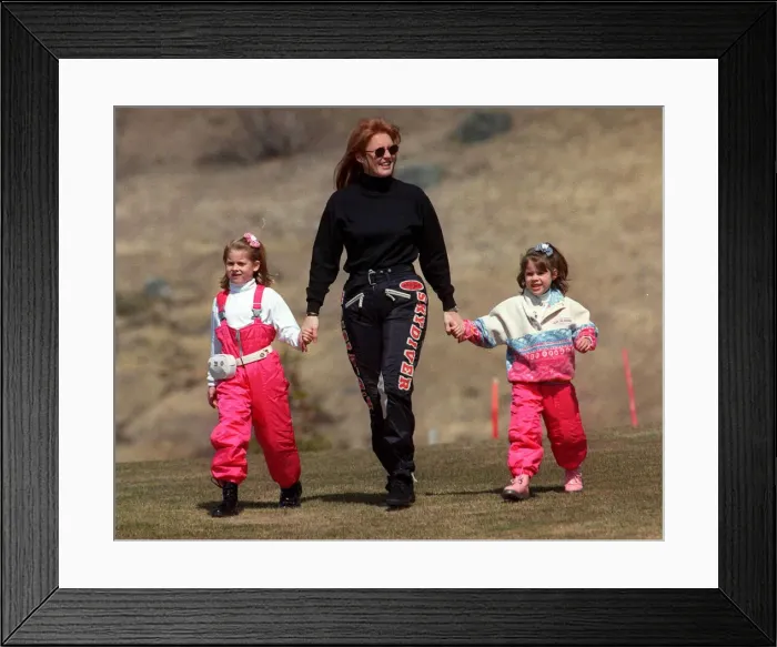 Framed Print : Sarah Ferguson with her children enjoying the Alps. April 1996 Framed Print : Sarah Ferguson with her children enjoying the Alps. April 1996