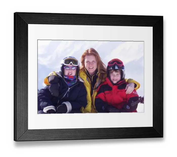 Framed Print : Duchess of York with daughters Princess Eugenie and Princess Beatrice at the Swiss Ski
