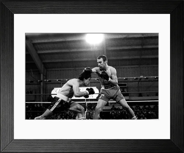 Framed Print : American middleweight boxer Vito Antuofermo in action during the defence of his WBA Framed Print : American middleweight boxer Vito Antuofermo in action during the defence of his WBA