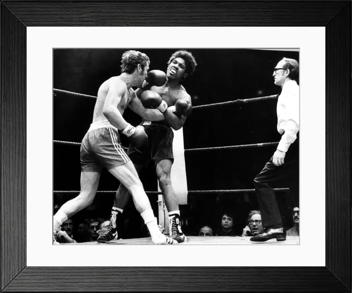 Framed Print : Alan Minter v Billy Knight 1976 Framed Print : Alan Minter v Billy Knight 1976