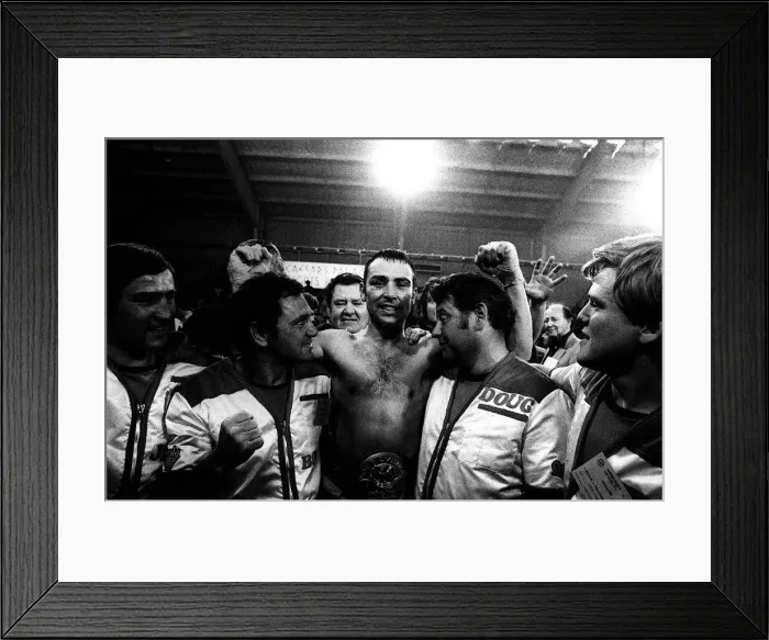 Framed Print : American middleweight boxer Vito Antuofermo in action during the defence of his WBA Framed Print : American middleweight boxer Vito Antuofermo in action during the defence of his WBA