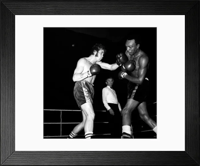 Framed Print : Boxers Chris finnigan v Bob Foster in 1972 Framed Print : Boxers Chris finnigan v Bob Foster in 1972