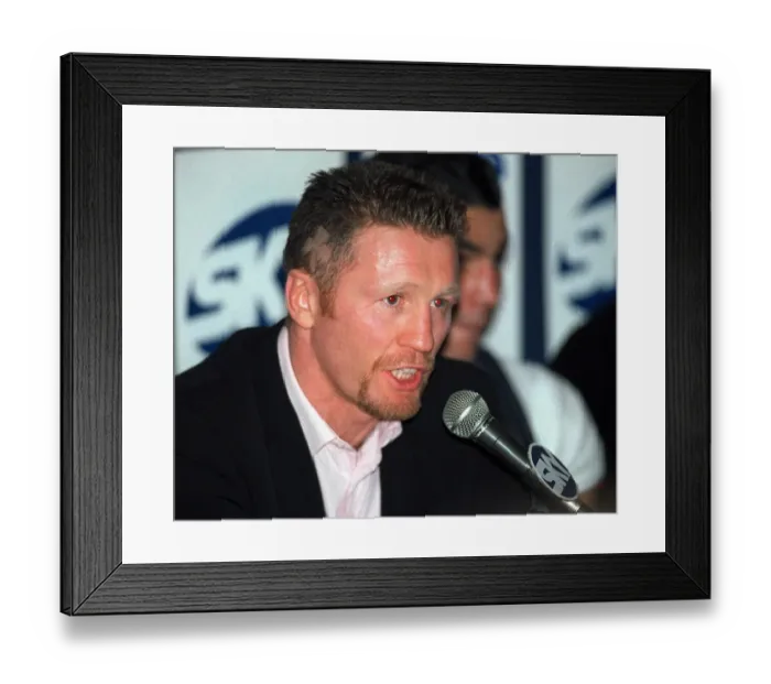 Framed Print : Steve Collins Ireland Boxer talks to the press at a News Press Conference about his fight