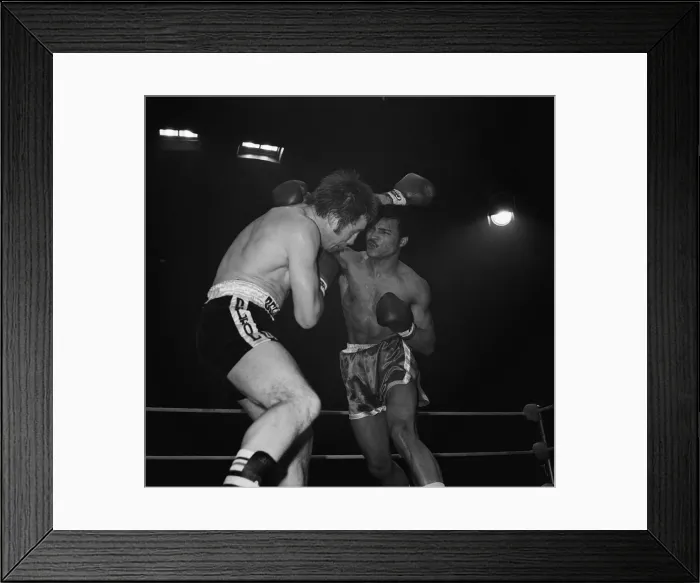 Framed Print : John Conteh v Tom Bogs Framed Print : John Conteh v Tom Bogs