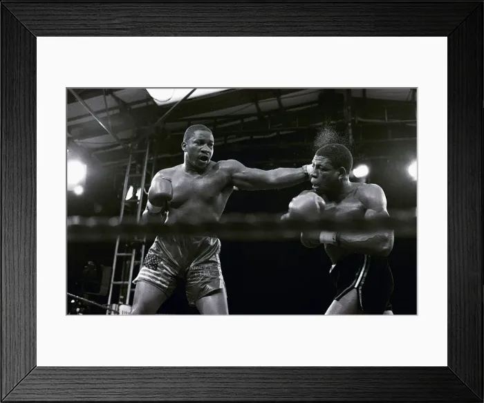 Framed Print : Frank Bruno v Tim Witherspoon in World heavyweight 1986 title in London