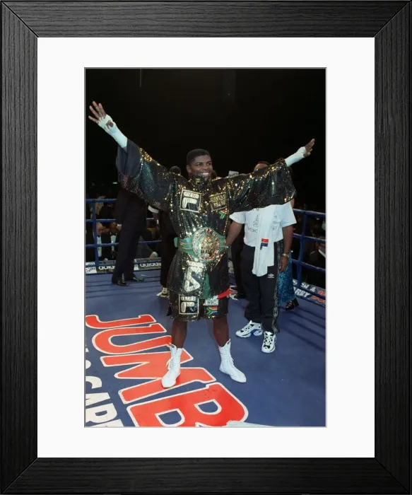 Framed Print : Sugar Boy Malinga Boxing December 97 In ring holding up arms after winning Framed Print : Sugar Boy Malinga Boxing December 97 In ring holding up arms after winning