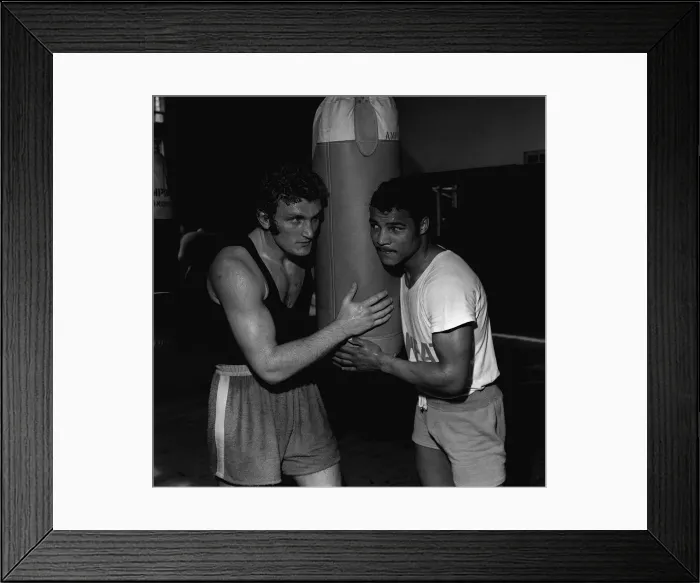 Framed Print : John Conteh and Joe Bugner in training by punch bag