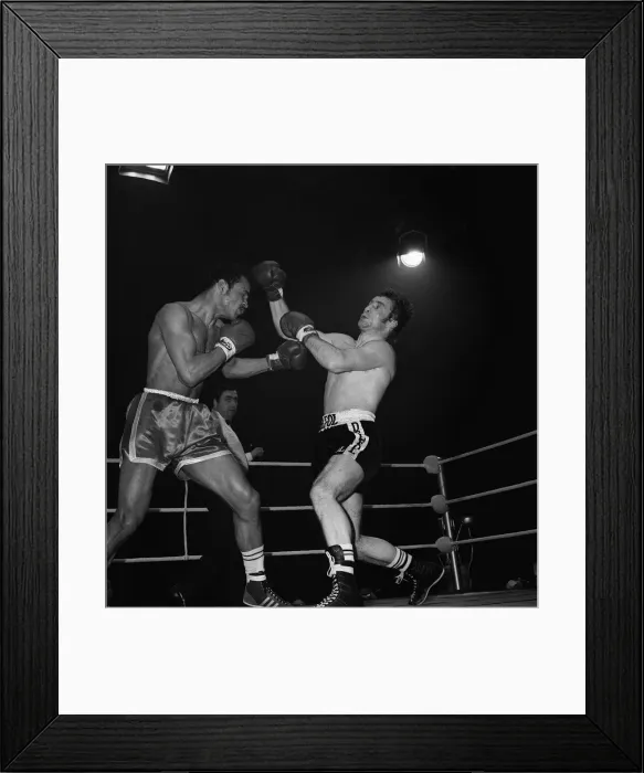 Framed Print : John Conteh v Tom Bogs Framed Print : John Conteh v Tom Bogs