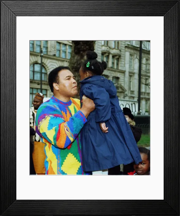 Framed Print : Boxing legend Muhammad Ali (Cassius Clay) February 1999 meets the children of Brixton Framed Print : Boxing legend Muhammad Ali (Cassius Clay) February 1999 meets the children of Brixton