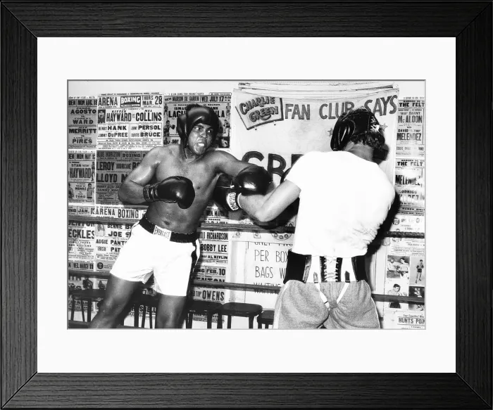 Framed Print : British heavyweight boxer Joe Bugner with American former heavyweight champion of Framed Print : British heavyweight boxer Joe Bugner with American former heavyweight champion of