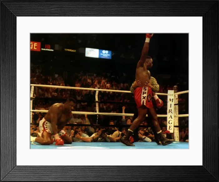 Framed Print : British Heavyweight champion iLennox Lewis raises his arm in celebration after knocking