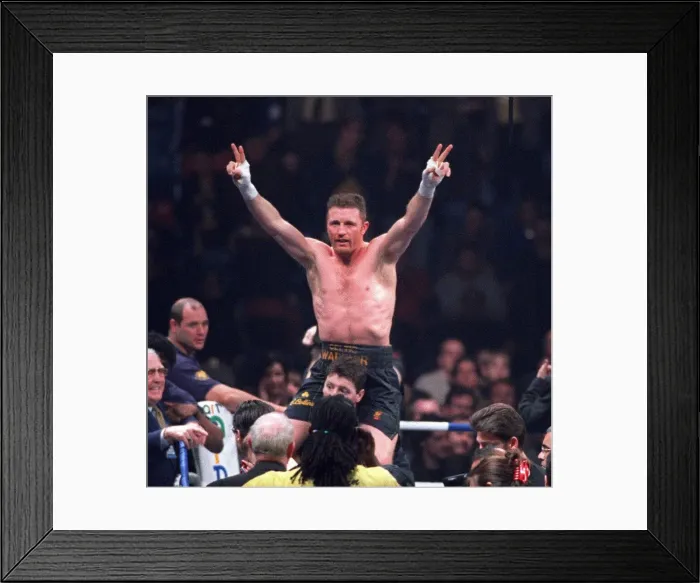 Framed Print : Steve Collins Boxer after retaining his WBO Super Middleweight title at the London Arena Framed Print : Steve Collins Boxer after retaining his WBO Super Middleweight title at the London Arena