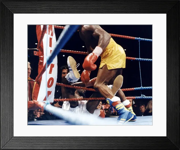 Framed Print : Chris Eubank Boxer during his second fight with Nigel Benn at Old Trafford Framed Print : Chris Eubank Boxer during his second fight with Nigel Benn at Old Trafford