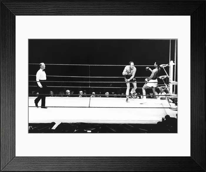 Framed Print : World heavyweight title fight between American champion Muhammad Ali Framed Print : World heavyweight title fight between American champion Muhammad Ali