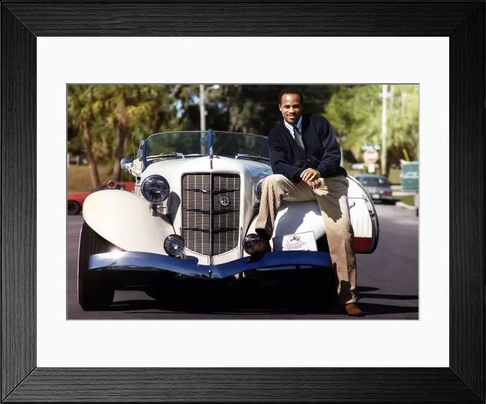 Framed Print : LLoyd Honeyghan Boxing Sitting on front of car Framed Print : LLoyd Honeyghan Boxing Sitting on front of car